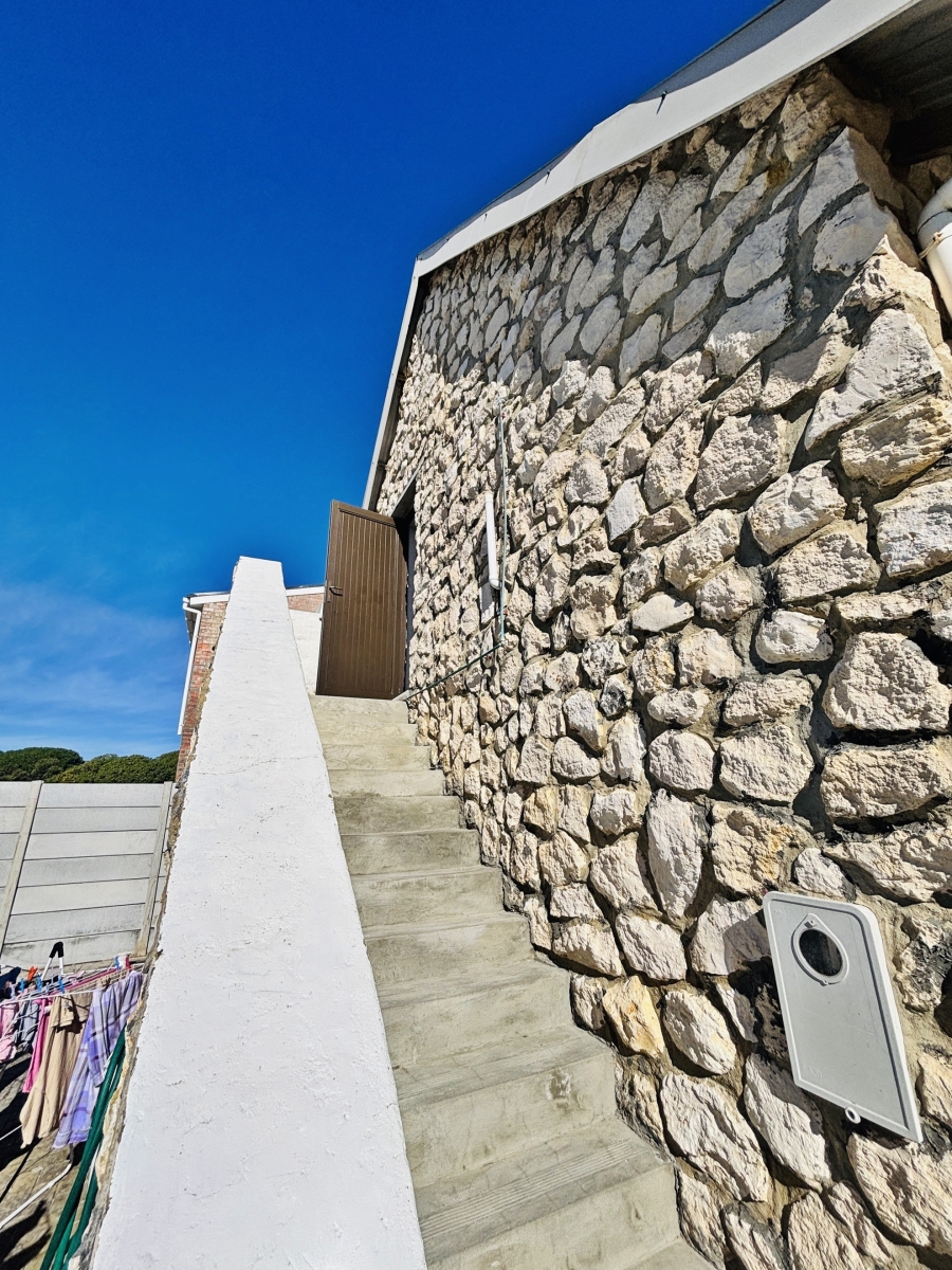 5 Bedroom Property for Sale in Struisbaai Western Cape